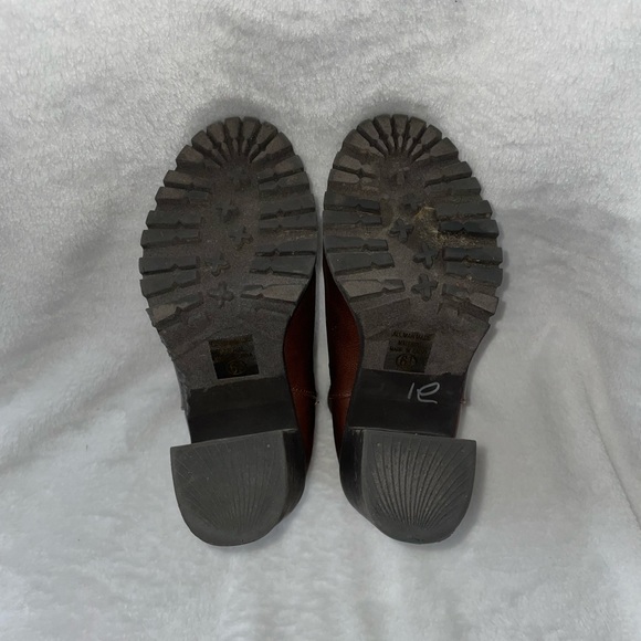 Soda Block Heel Booties. Size 6 1/2. - Picture 2 of 7